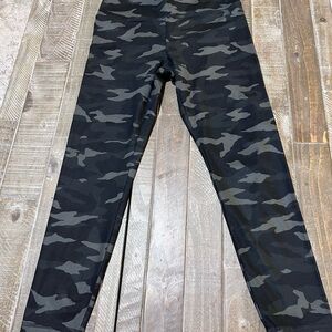 Zobha Black and Green Leggings High Waist Athletic Wear‎